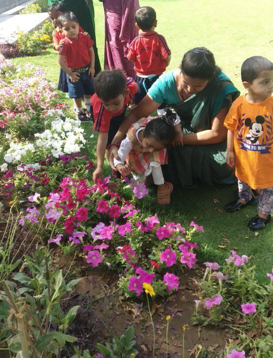 Preprimary Students Visit School Botanicalgarden