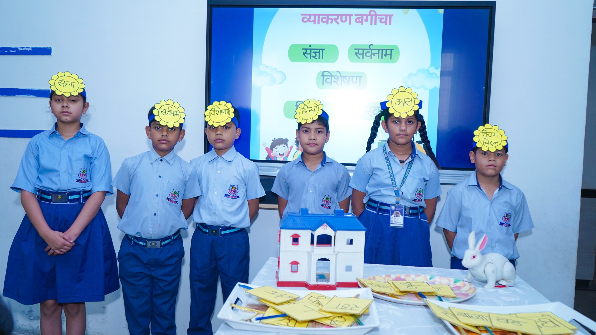 Grade 4 Pragatians at Pragati Vidya Peeth lit up Bagless Day with wordy wonders in �DEAR DICTIONARY